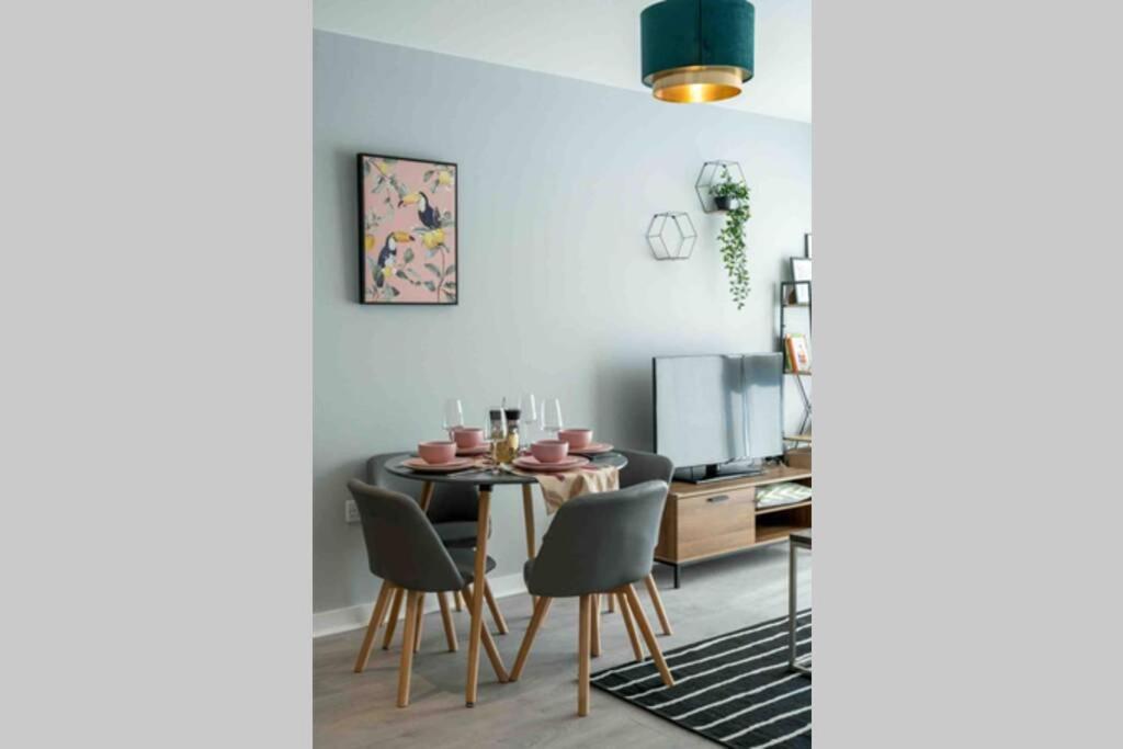Kew Gardens Retreat Apartment Bagian luar foto