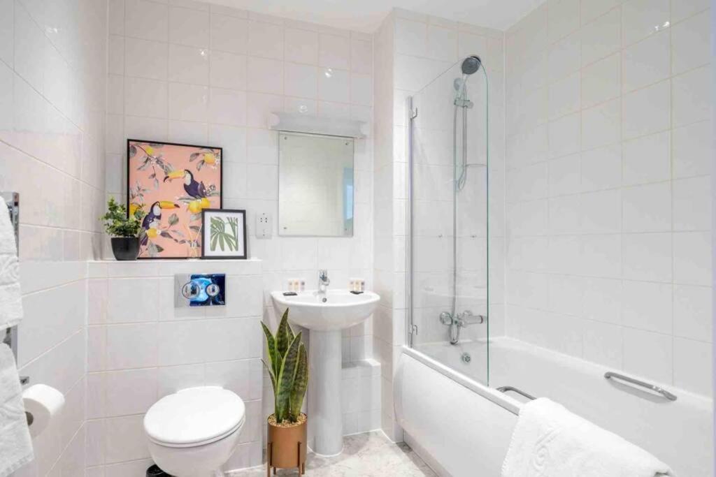 Kew Gardens Retreat Apartment Bagian luar foto