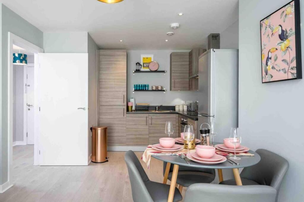 Kew Gardens Retreat Apartment Bagian luar foto